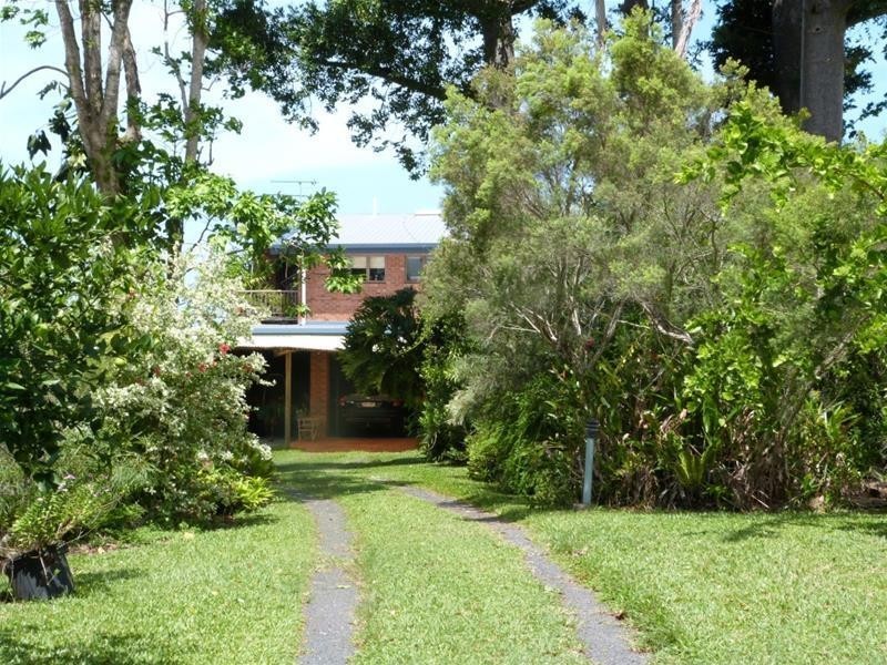 18 Cutten Street, Bingil Bay QLD 4852