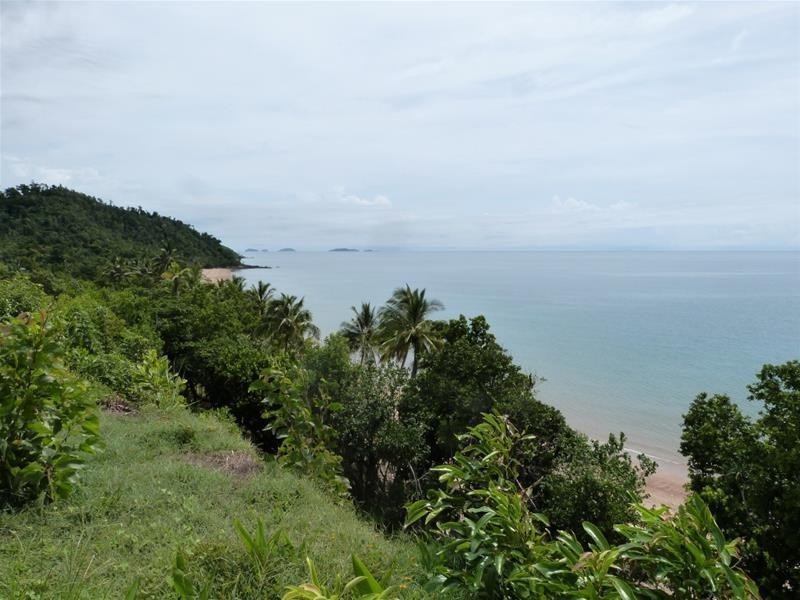 18 Cutten Street, Bingil Bay QLD 4852