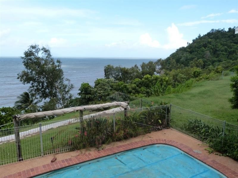 18 Cutten Street, Bingil Bay QLD 4852