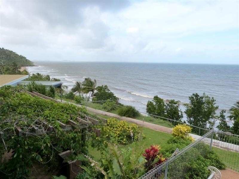 18 Cutten Street, Bingil Bay QLD 4852