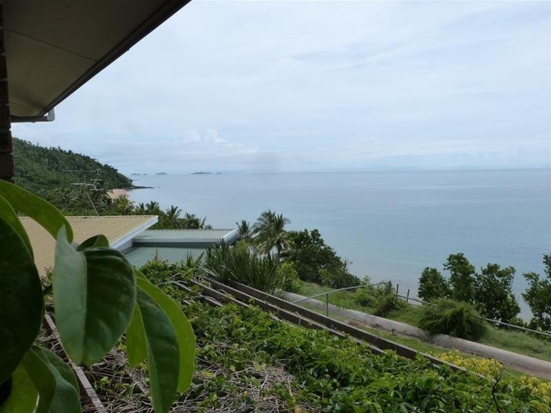 18 Cutten Street, Bingil Bay QLD 4852