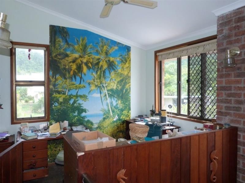 18 Cutten Street, Bingil Bay QLD 4852