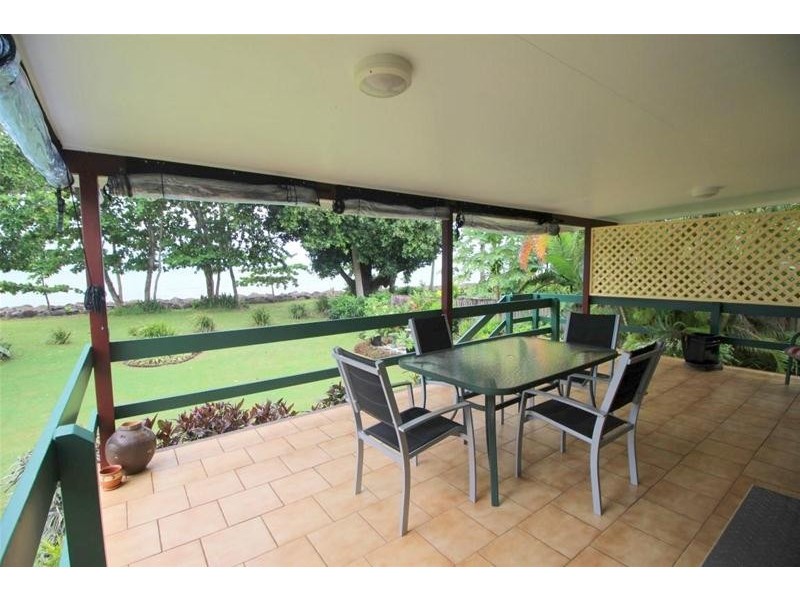 26 Feldt Street, Flying Fish Point QLD 4860