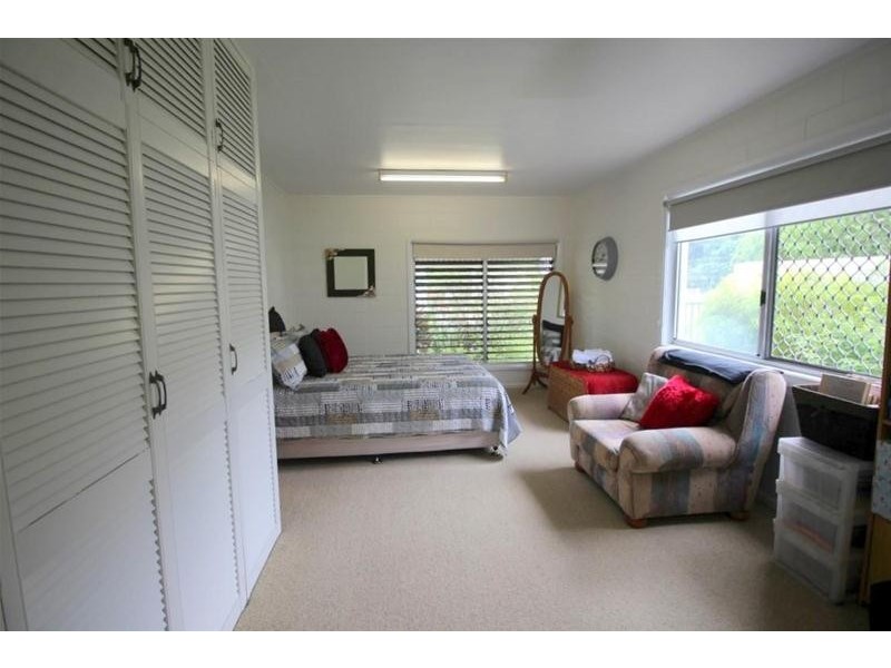 26 Feldt Street, Flying Fish Point QLD 4860