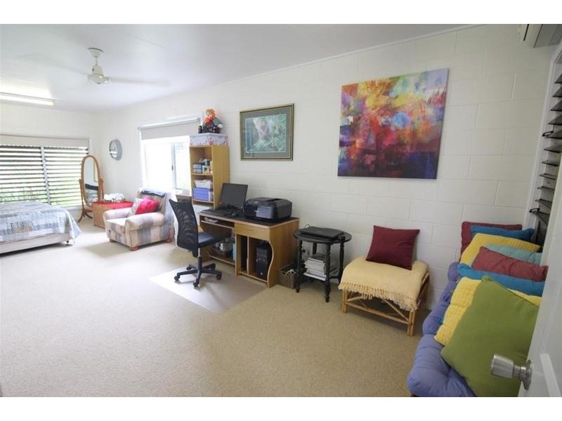 26 Feldt Street, Flying Fish Point QLD 4860