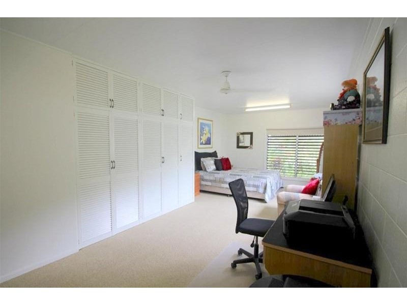 26 Feldt Street, Flying Fish Point QLD 4860