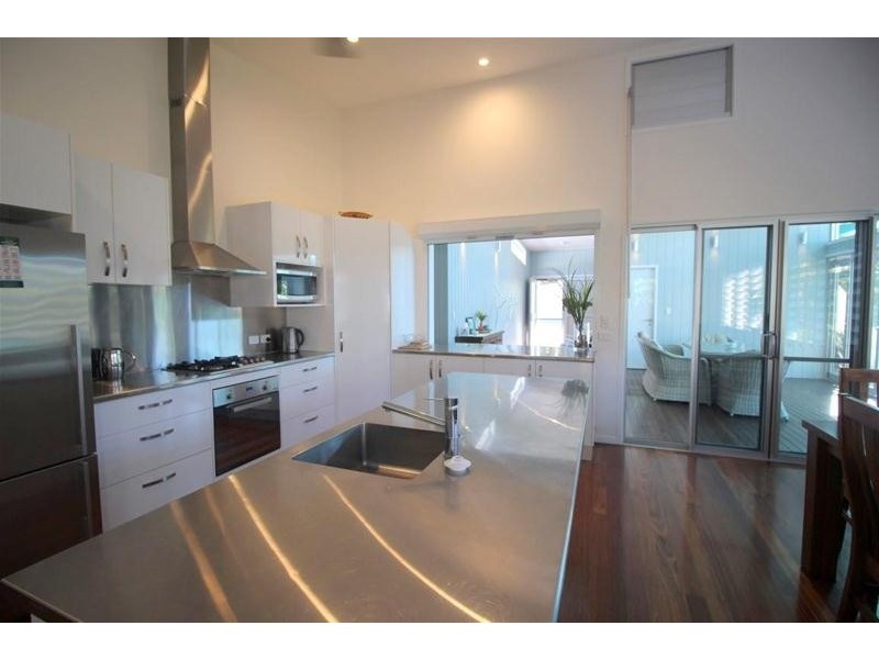 18 Southward Street, Mission Beach QLD 4852