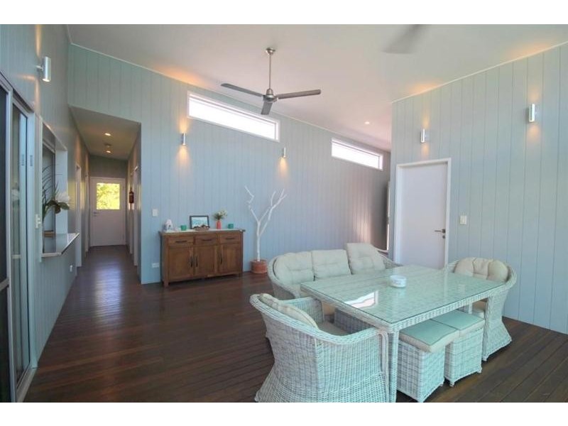 18 Southward Street, Mission Beach QLD 4852