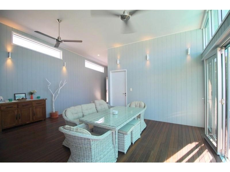 18 Southward Street, Mission Beach QLD 4852