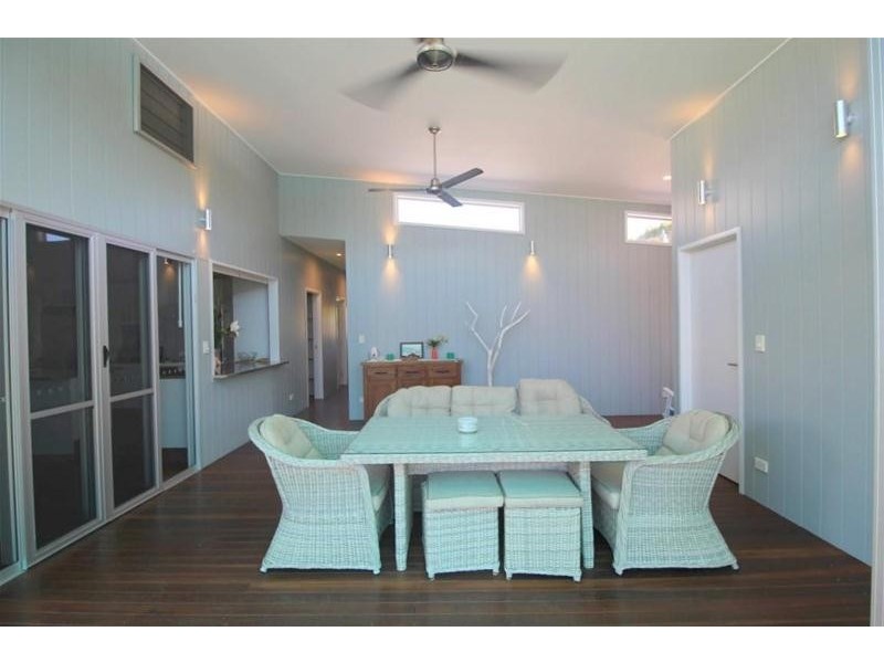 18 Southward Street, Mission Beach QLD 4852