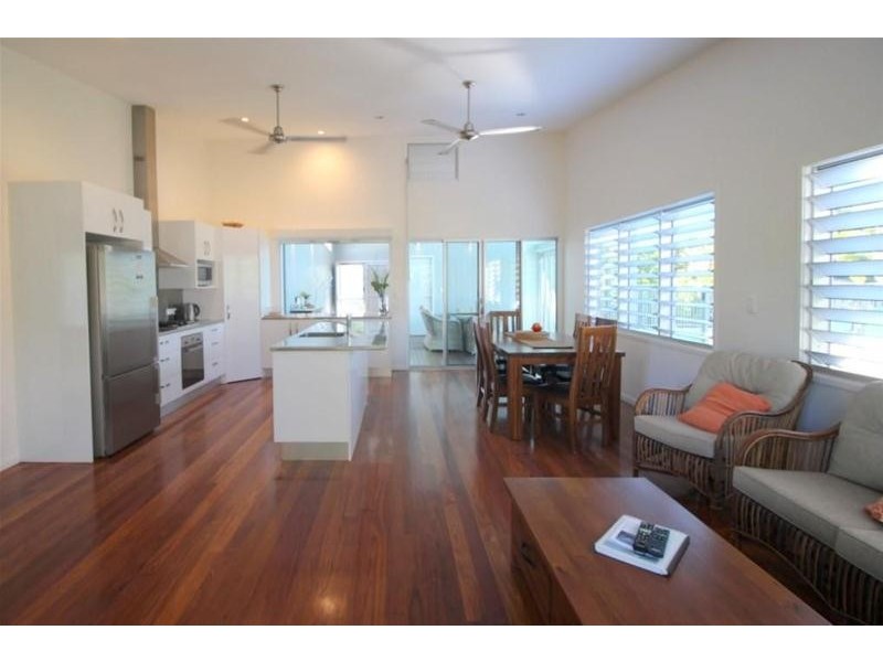 18 Southward Street, Mission Beach QLD 4852