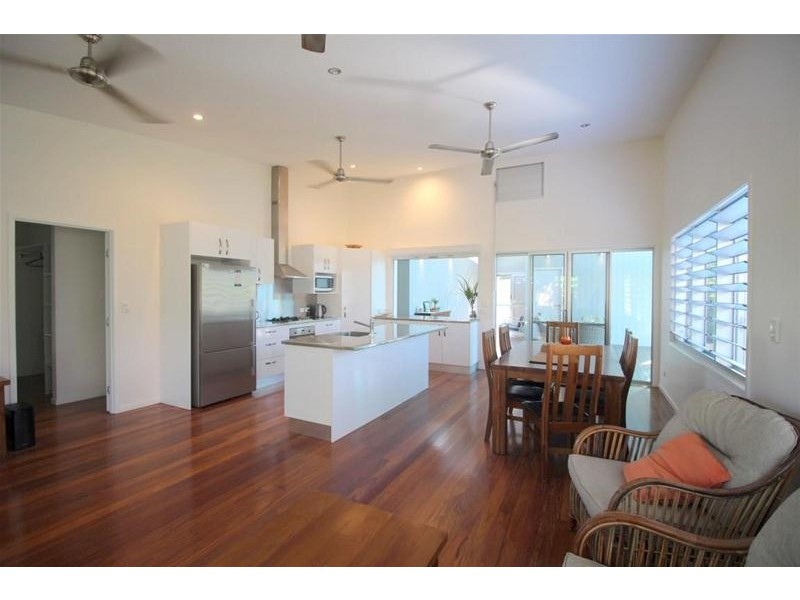 18 Southward Street, Mission Beach QLD 4852