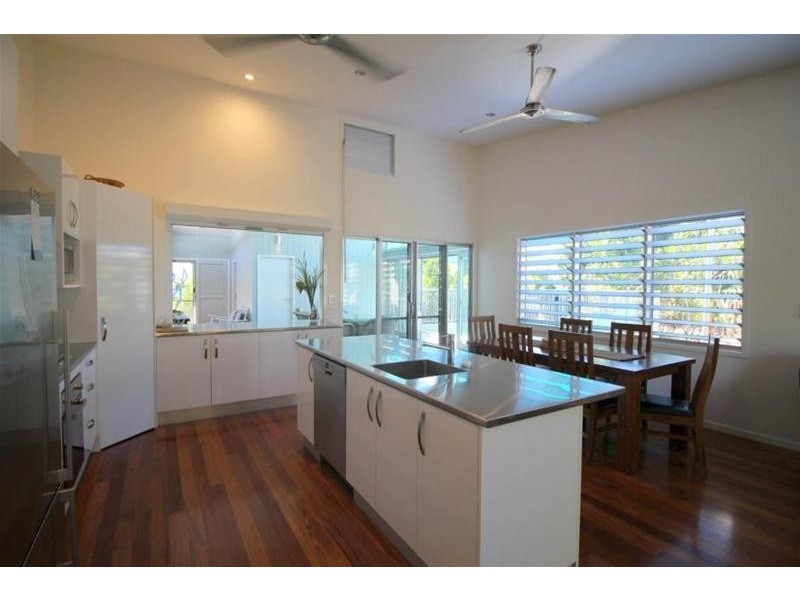 18 Southward Street, Mission Beach QLD 4852