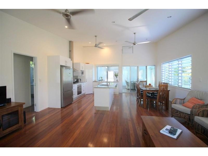 18 Southward Street, Mission Beach QLD 4852