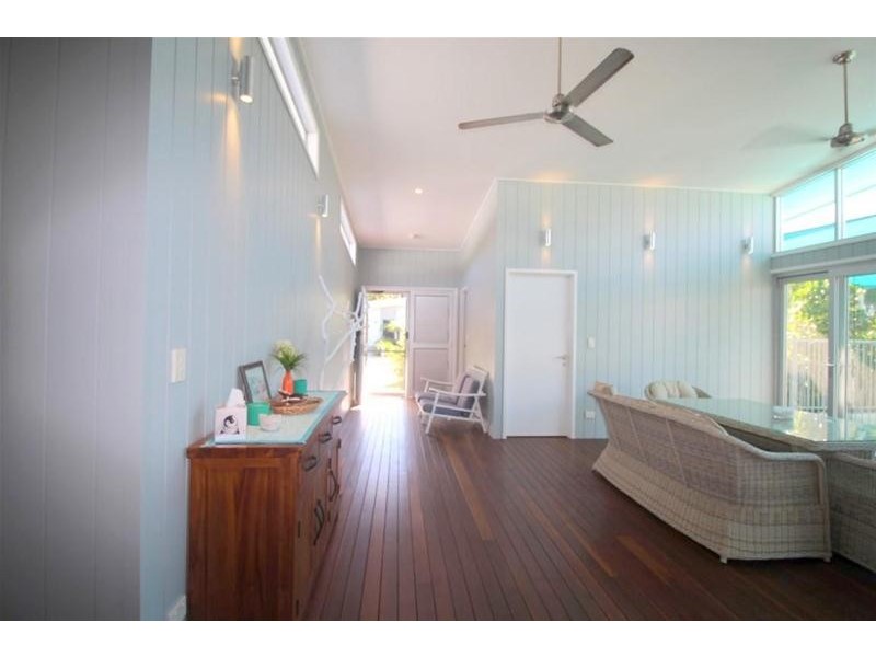 18 Southward Street, Mission Beach QLD 4852