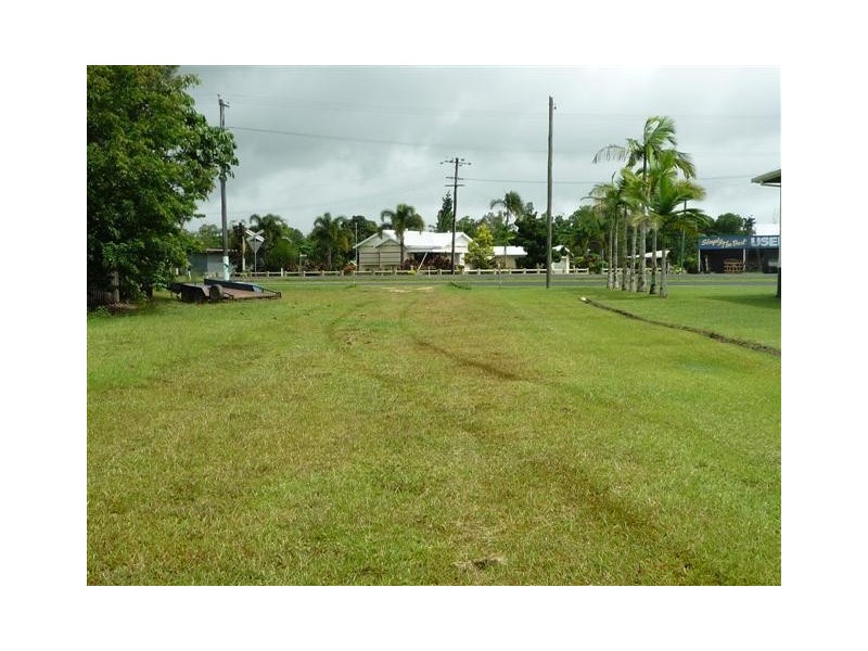 7 Mary Street, Silkwood QLD 4856