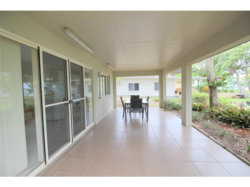 92 Kennedy Esplanade, South Mission Beach QLD 4852