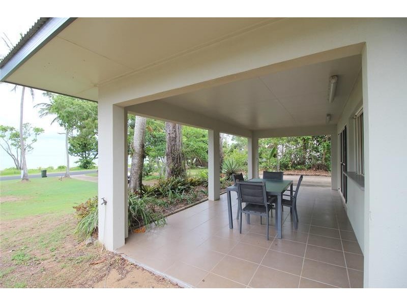 92 Kennedy Esplanade, South Mission Beach QLD 4852