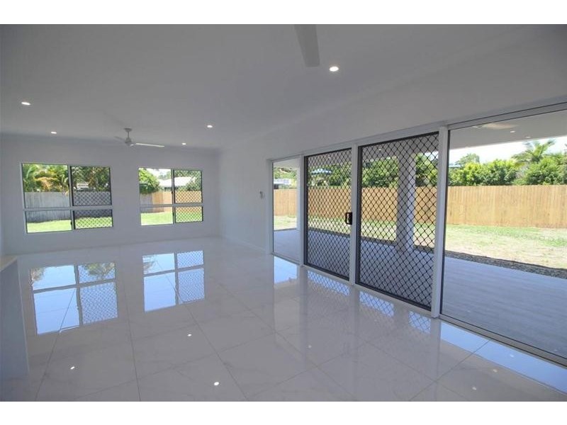 2 Spinnaker Street, South Mission Beach QLD 4852