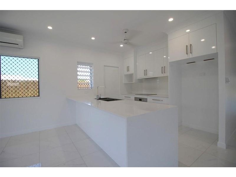 2 Spinnaker Street, South Mission Beach QLD 4852