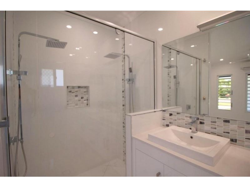 2 Spinnaker Street, South Mission Beach QLD 4852