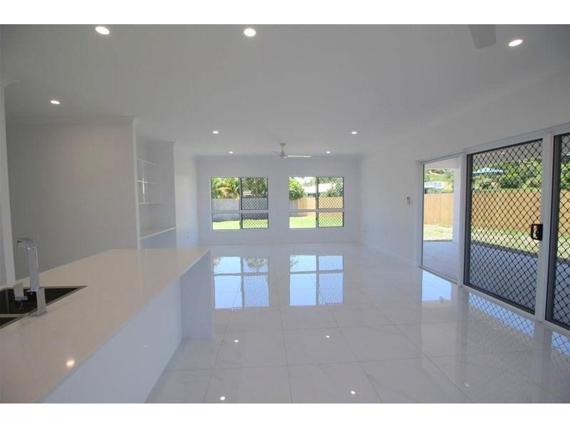 2 Spinnaker Street, South Mission Beach QLD 4852