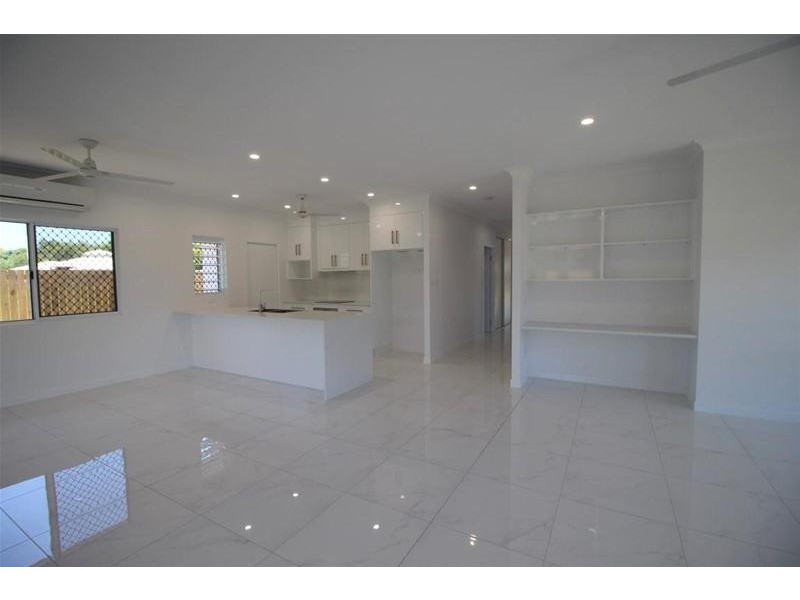 2 Spinnaker Street, South Mission Beach QLD 4852