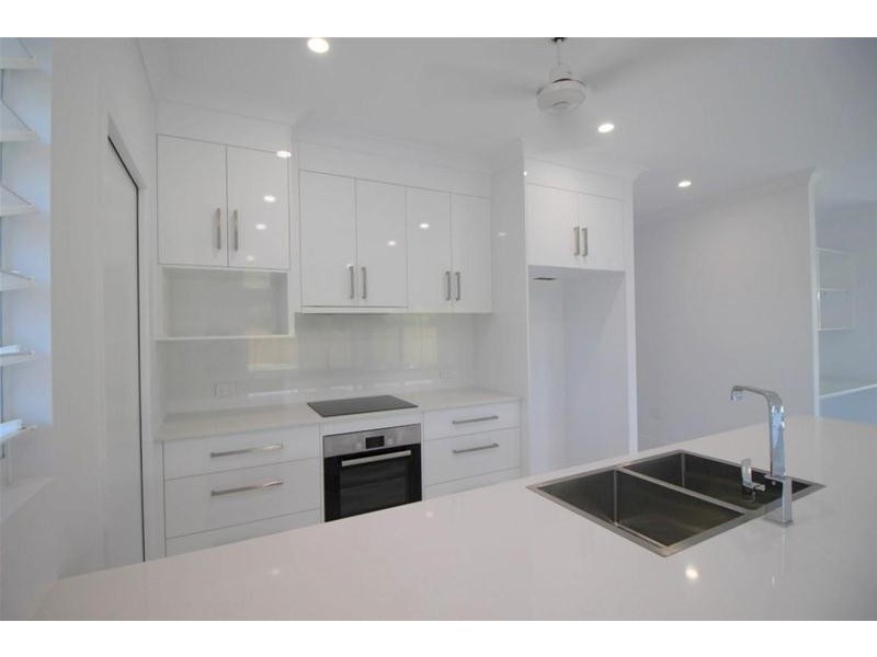 2 Spinnaker Street, South Mission Beach QLD 4852