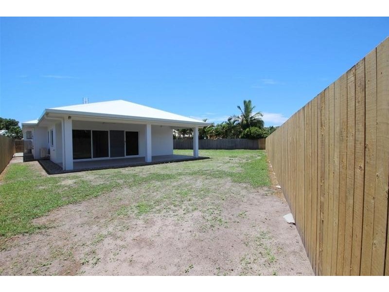 2 Spinnaker Street, South Mission Beach QLD 4852