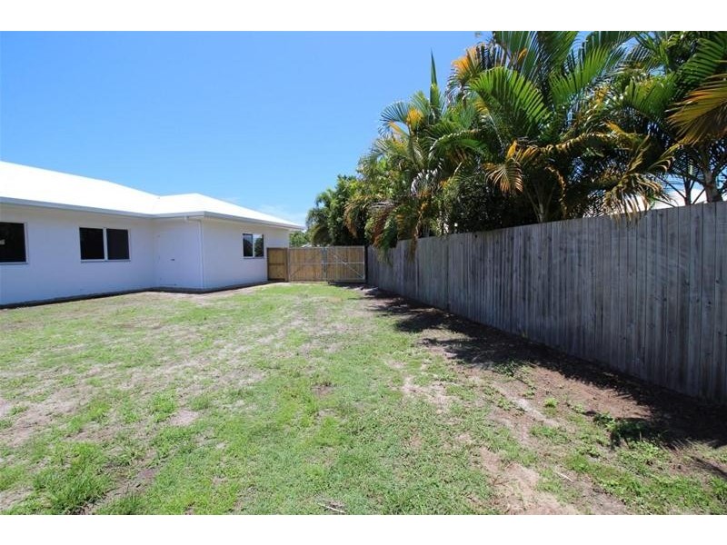 2 Spinnaker Street, South Mission Beach QLD 4852