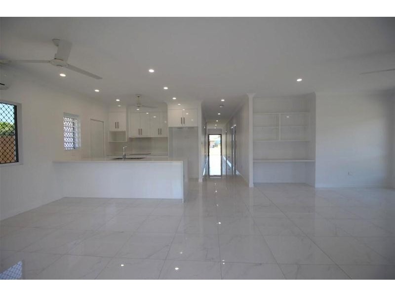 2 Spinnaker Street, South Mission Beach QLD 4852