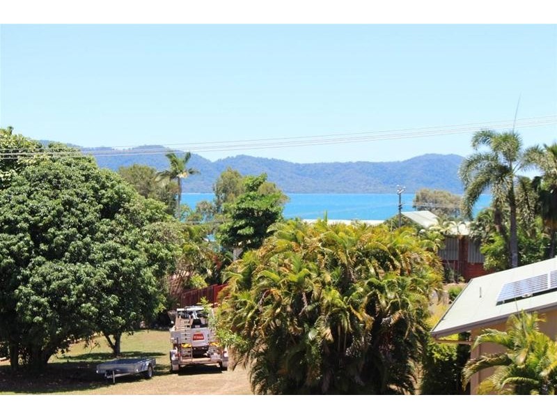 9 Leslie Lane, South Mission Beach QLD 4852