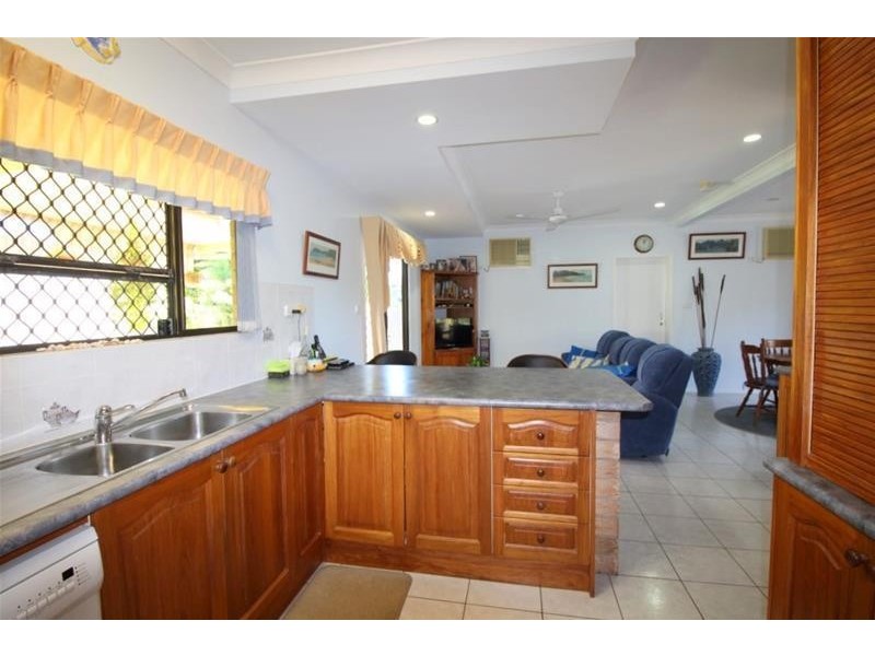 9 Leslie Lane, South Mission Beach QLD 4852