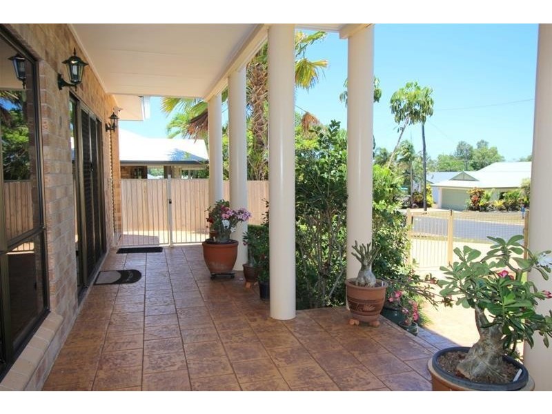 9 Leslie Lane, South Mission Beach QLD 4852