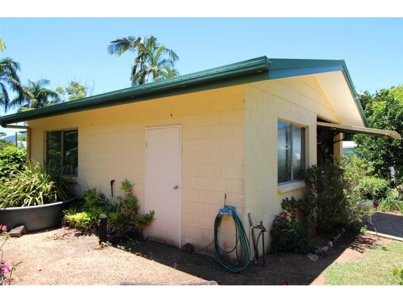 9 Leslie Lane, South Mission Beach QLD 4852