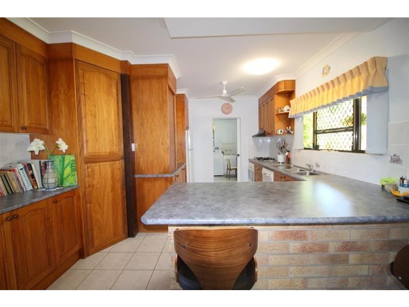 9 Leslie Lane, South Mission Beach QLD 4852