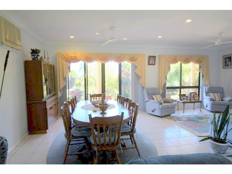 9 Leslie Lane, South Mission Beach QLD 4852