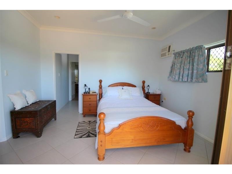 9 Leslie Lane, South Mission Beach QLD 4852