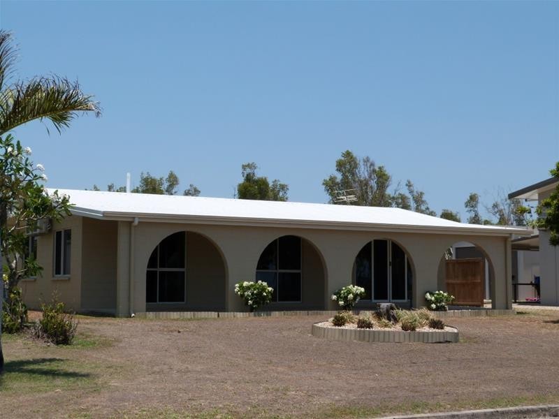 83 Taylor Street, Tully Heads QLD 4854