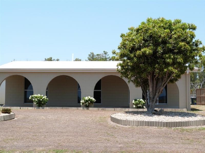 83 Taylor Street, Tully Heads QLD 4854