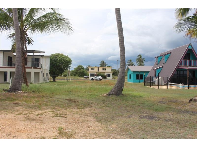 Lot 909, 24 Taylor Street, Tully Heads QLD 4854