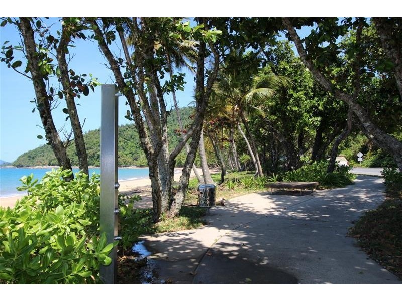 2/30 Bingil Bay Road, Bingil Bay QLD 4852