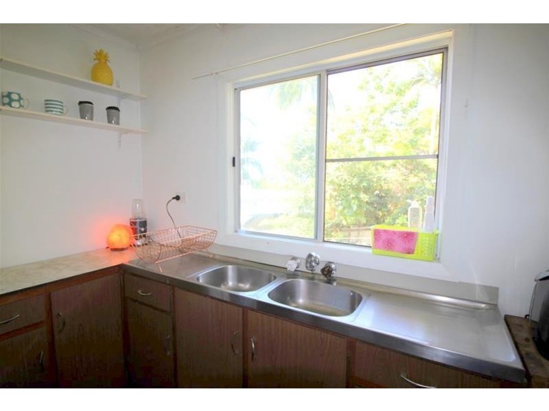 39 Cutten Street, Bingil Bay QLD 4852