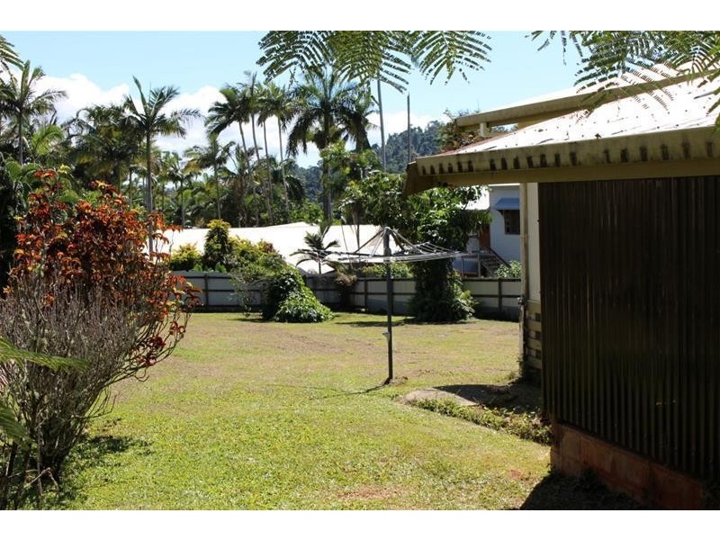 39 Cutten Street, Bingil Bay QLD 4852