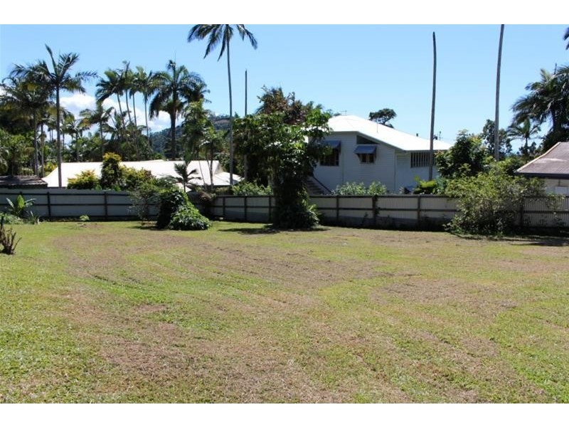 39 Cutten Street, Bingil Bay QLD 4852