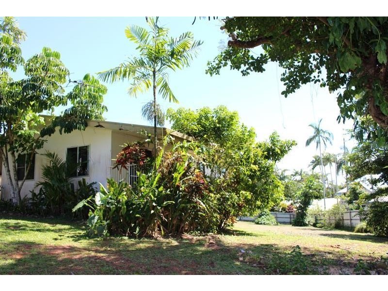 39 Cutten Street, Bingil Bay QLD 4852