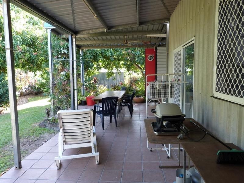 28 Melaleuca Drive, Tully Heads QLD 4854