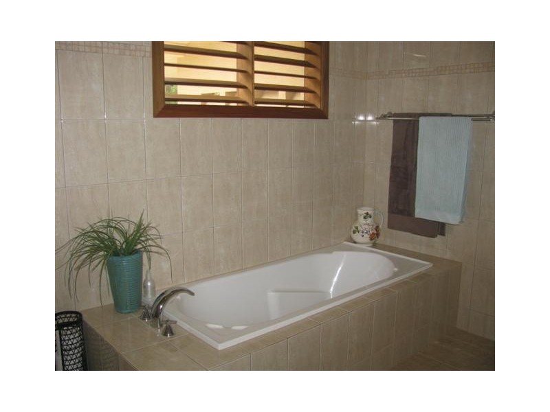 10 Wall Street, South Mission Beach QLD 4852