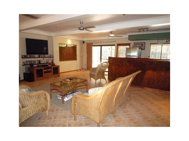 10 Wall Street, South Mission Beach QLD 4852