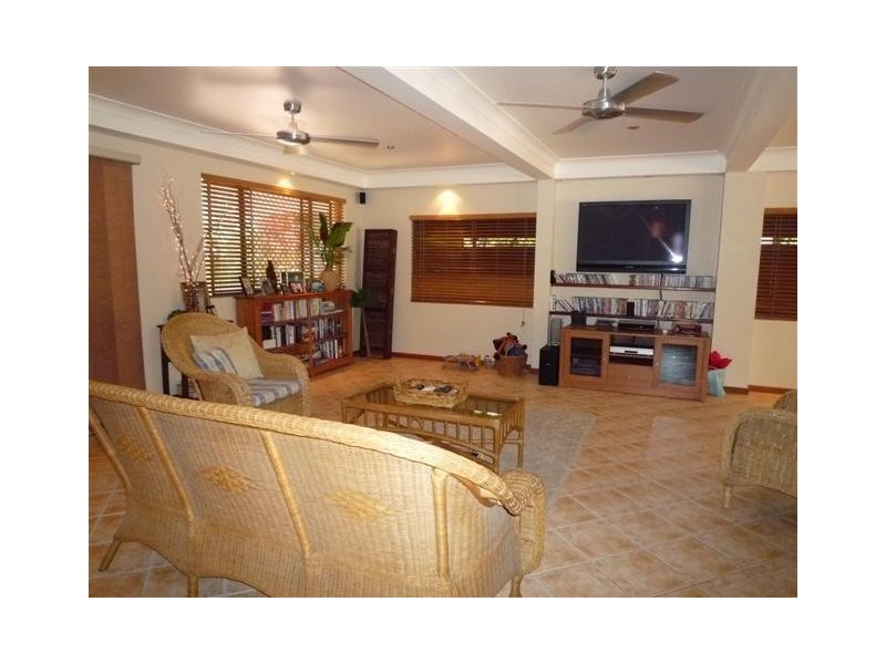 10 Wall Street, South Mission Beach QLD 4852